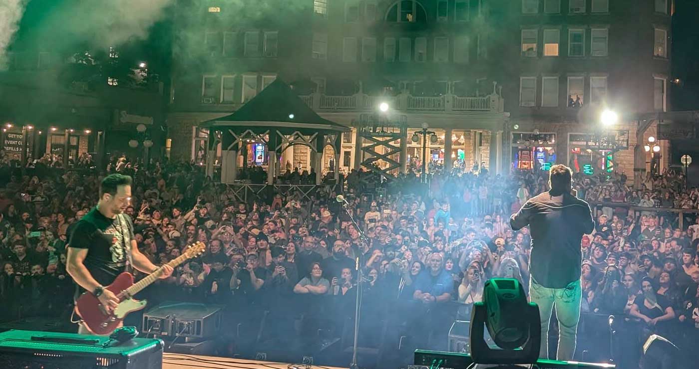 outlaw square concert hero desktop